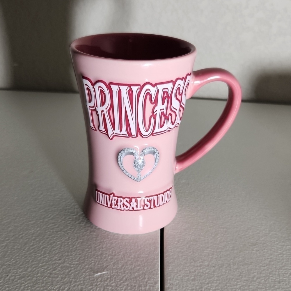 Universal Studios Princess Coffee cup pink has manufacturer glaze flaw 2006 mug